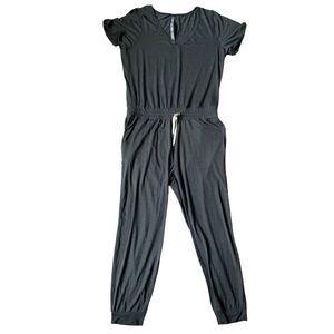 ❗️Final Price ❗️NWOT Vuori All Day Jumpsuit Gray Charcoal size XL Romper
